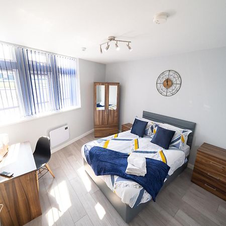 Stylish Studios With Ensuite, Separate Kitchen, And Prime Location In St Helen St Helens  Pokoj fotografie