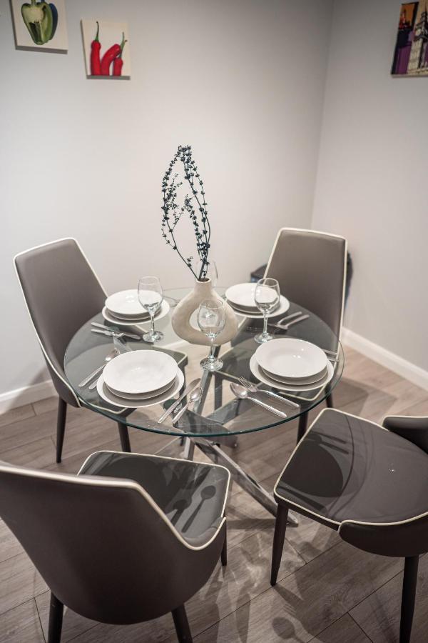 Stylish Studios With Ensuite, Separate Kitchen, And Prime Location In St Helen St Helens  Exteriér fotografie