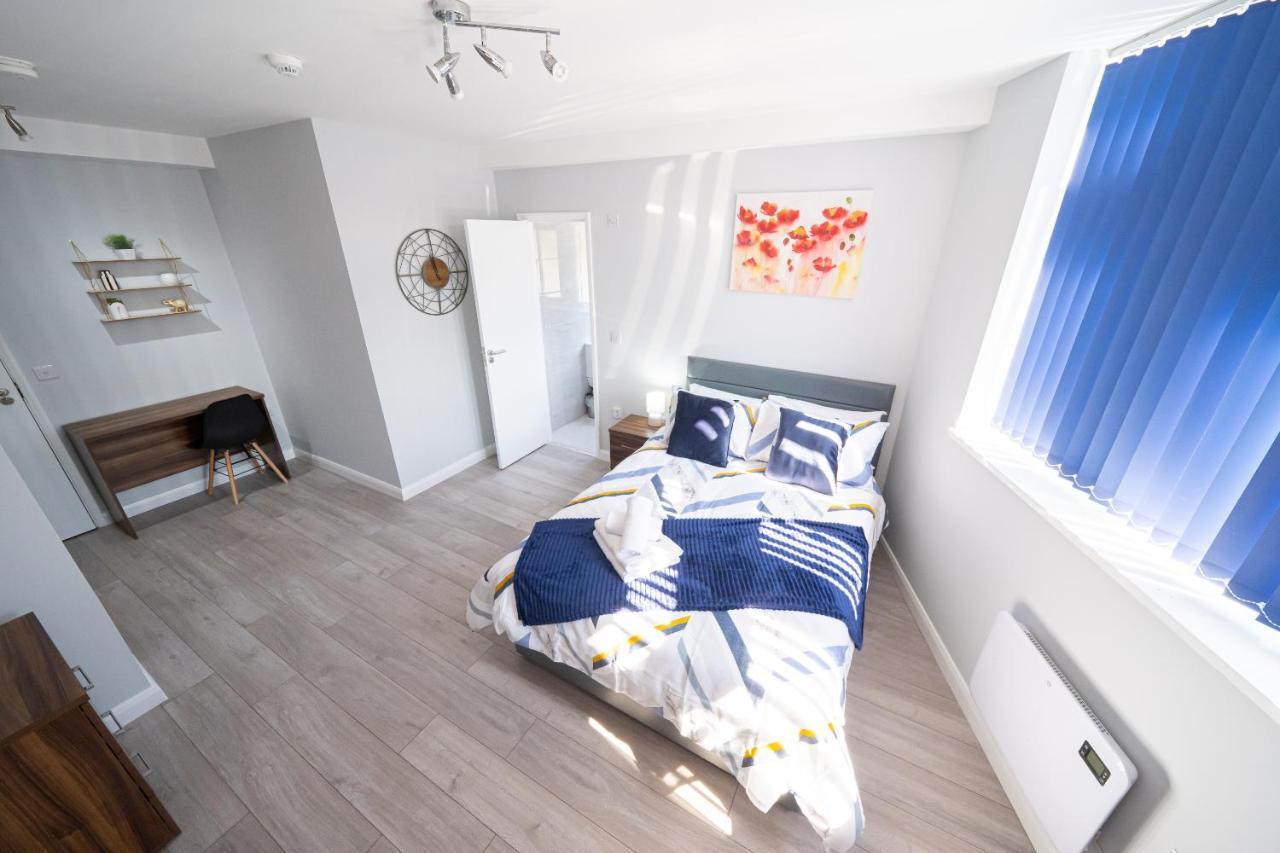 Stylish Studios With Ensuite, Separate Kitchen, And Prime Location In St Helen St Helens  Exteriér fotografie