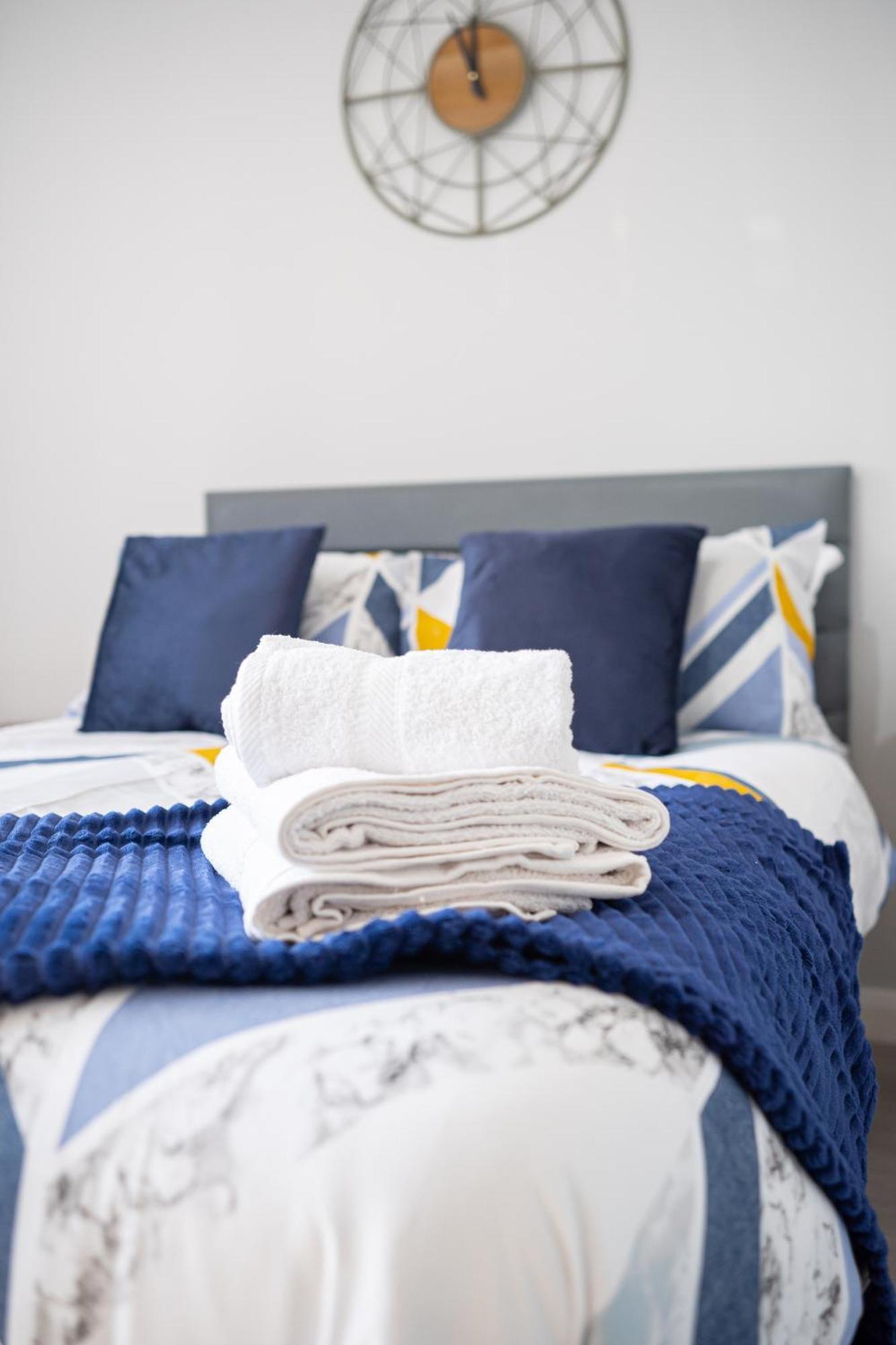 Stylish Studios With Ensuite, Separate Kitchen, And Prime Location In St Helen St Helens  Pokoj fotografie